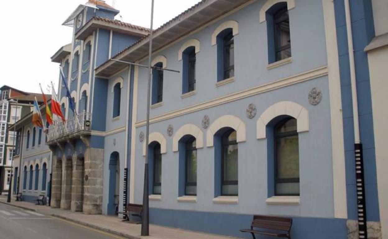 Los grupos PSOE, PRC y PP instan al alcalde, Javier Fernández Soberón, a que celebre un Pleno extraordinario para abordar los proyectos que opten a las subvenciones.