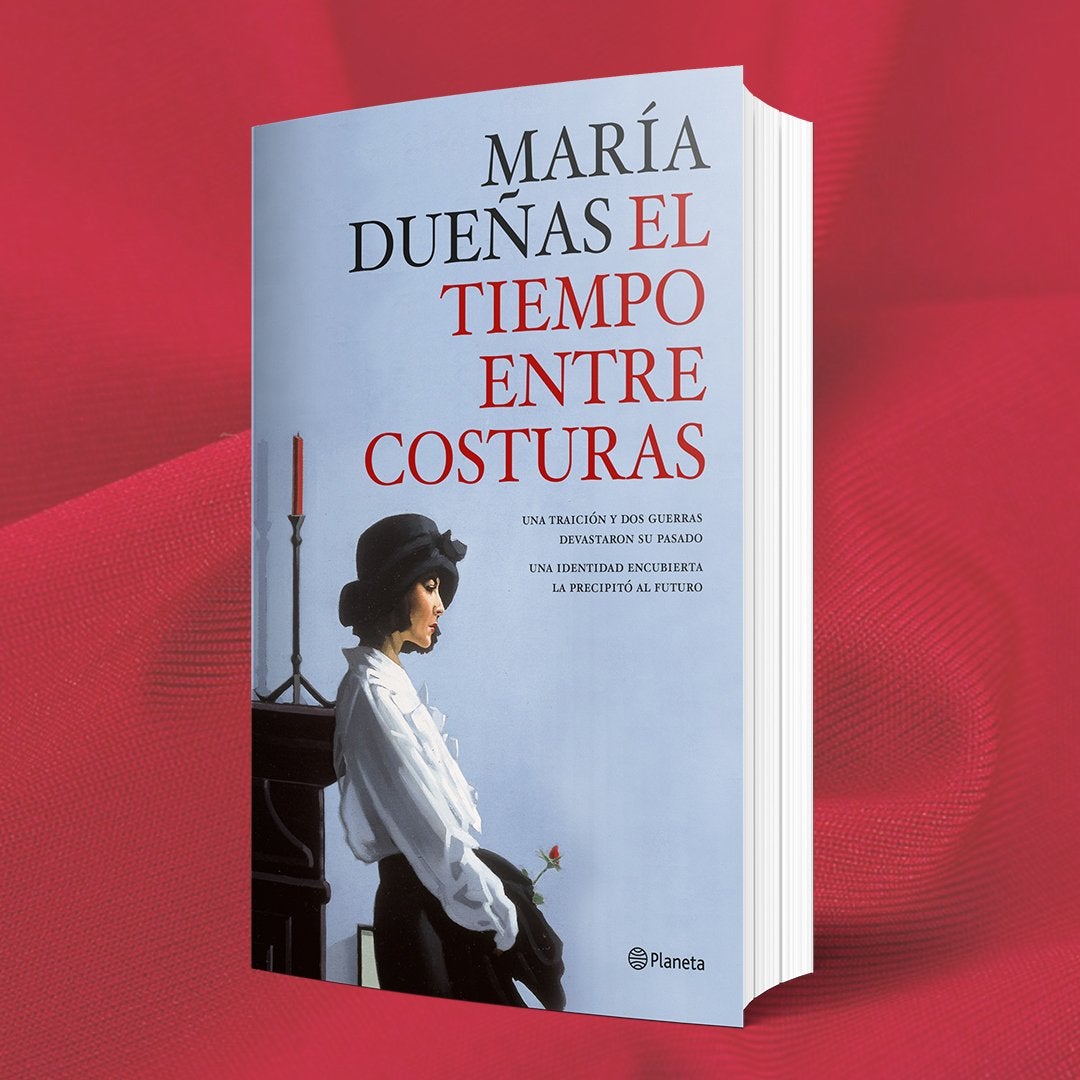 Catalina García. 'El tiempo entre costuras', de María Dueñas. «Ha sido un libro que me enamoró desde la primera línea que leí. Es una historia maravillosa de una mujer que gracias a la costura pudo sobrevivir y reinventarse fuera de su país, como lo he hecho yo. Por eso, me siento muy identificada con este libro, con ella y ese don, porque el coser y ser creativa es un don que pocas personas podemos llegar a tener. Gracias a eso, ella pudo salir a delante en un país desconocido, pudo conocer gente importante y así hacer lo que más le gustaba: crear esos maravillosos vestidos para esas mujeres tan importantes».