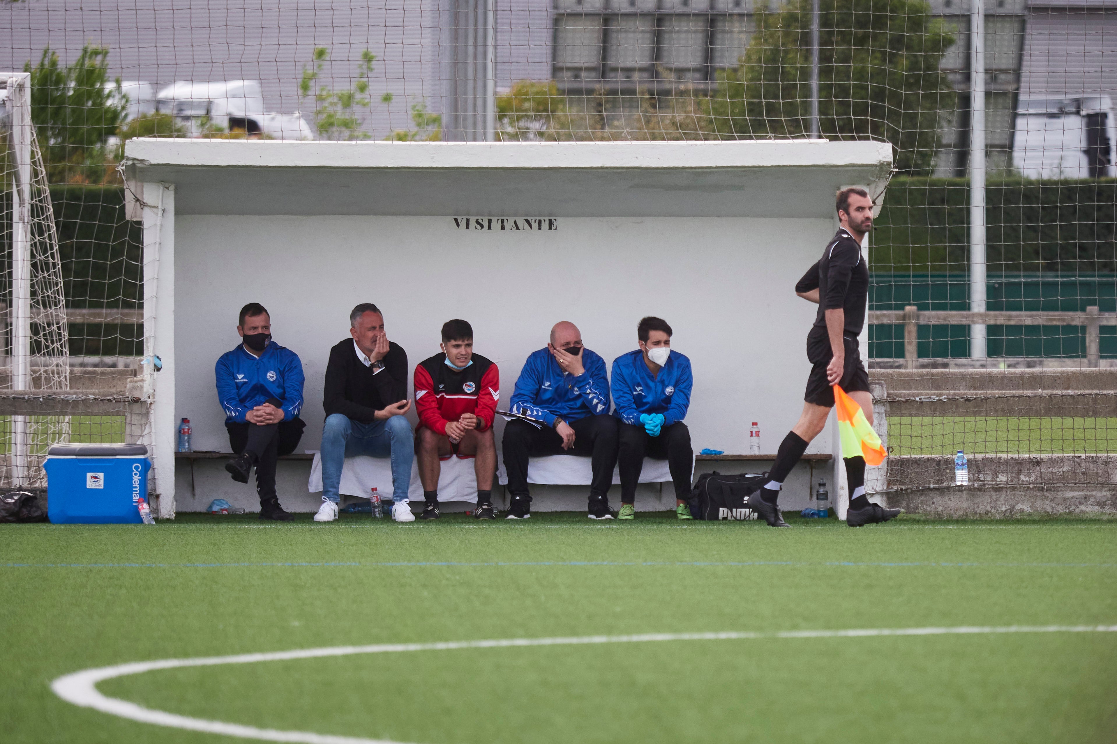 Los pejinos sufrieron la expulsión de dos jugadores en Tajonar, donde cayeron por 3-1