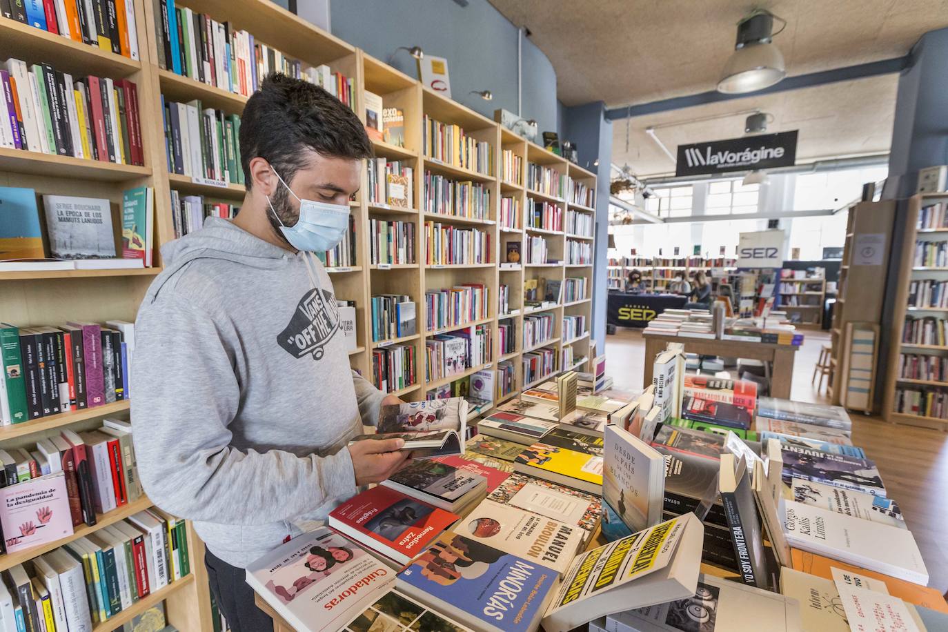 Fotos: Libros y lectores, un rescate mutuo