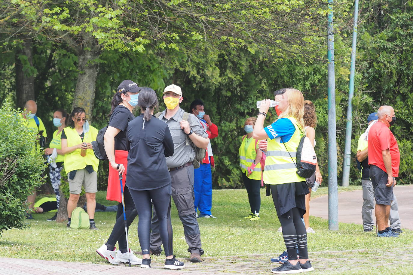 Fotos: La marcha solidaria por el 0,77% recorre Cantabria