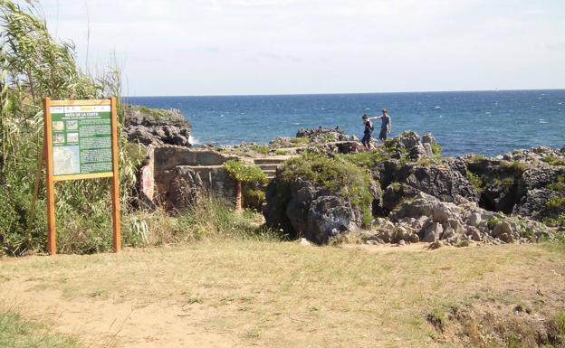 Noja dispone de una amplia infraestructura de uso público para recibir ecoturistas. Desde 2012 se han señalizado seis itinerarios ornitológicos que cubren la totalidad de los hábitats más representativos de la villa (dunas, acantilados, marisma y monte). Además, se ha editado una completa una miniguía de las aves de los espacios naturales de Noja.