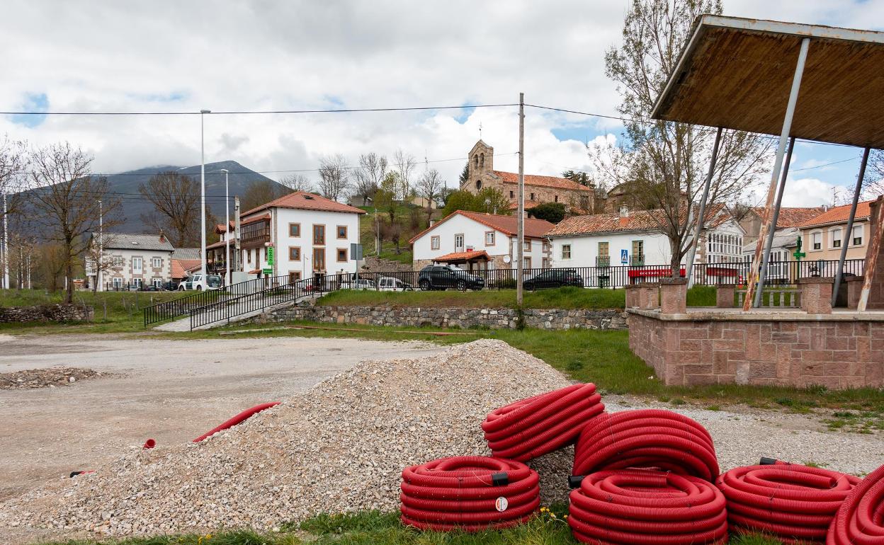 Vista de la plaza de Espinilla en la que se levantará el nuevo consultorio médico del municipio