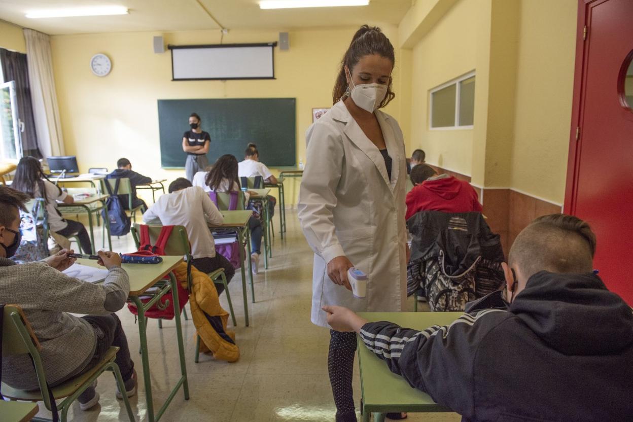 Los centros educativos están cumpliendo este curso amplias medidas anticovid: ventilación, señalética o toma de temperatura. 