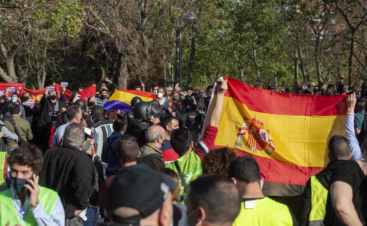 Tensión en el mitin de Vox en Vallecas.