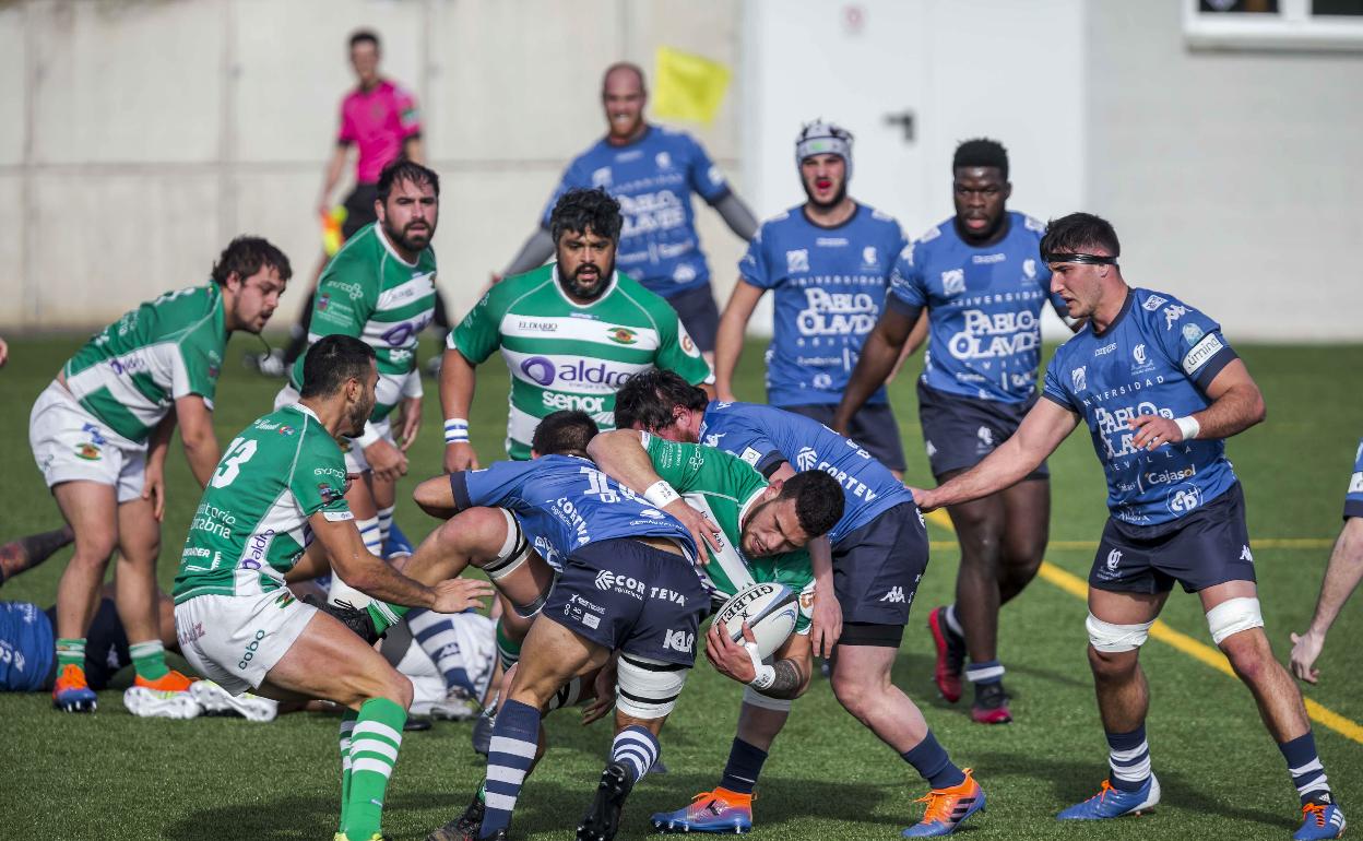 Bellelli lleva el oval en el partido ante el Ciencias de la primera vuelta en San Román.