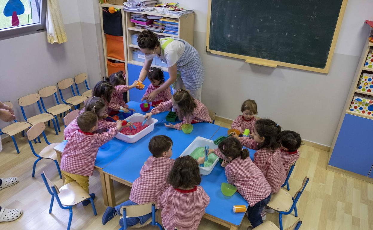 Niños en un aula de guardería.