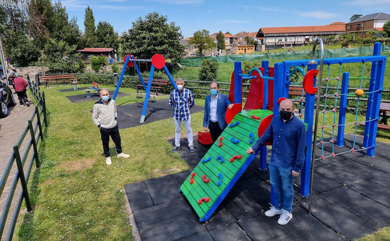 Torrelavega restaura los parques infantiles de La Inmobiliaria y de Viérnoles