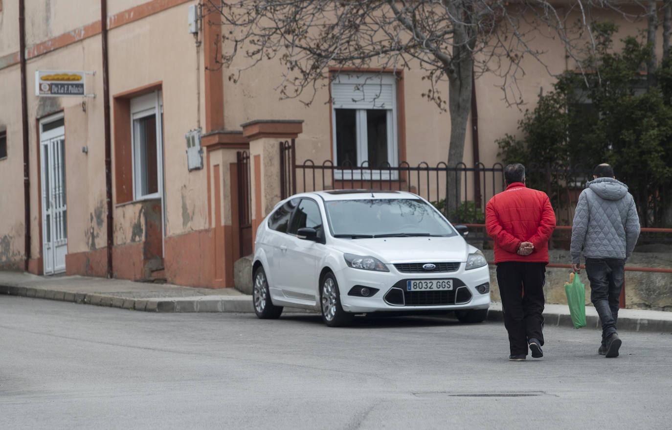 Muchos vecinos del municipio de Valdeolea se han autoconfinado para parar al virus. 