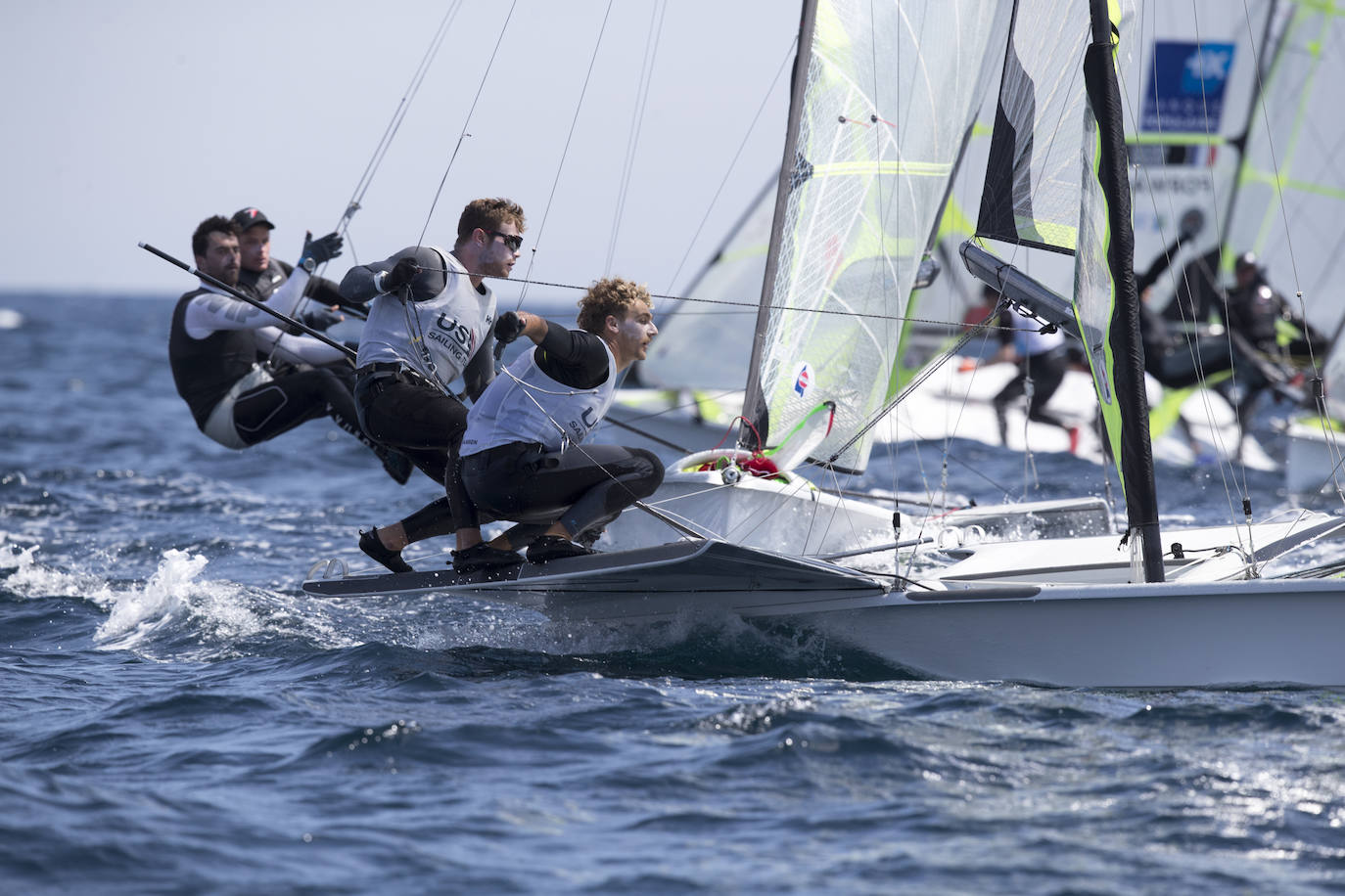 Primera jornada del test preolímpico de las clases 49er y Nacra 17 que se disputa en Santander.