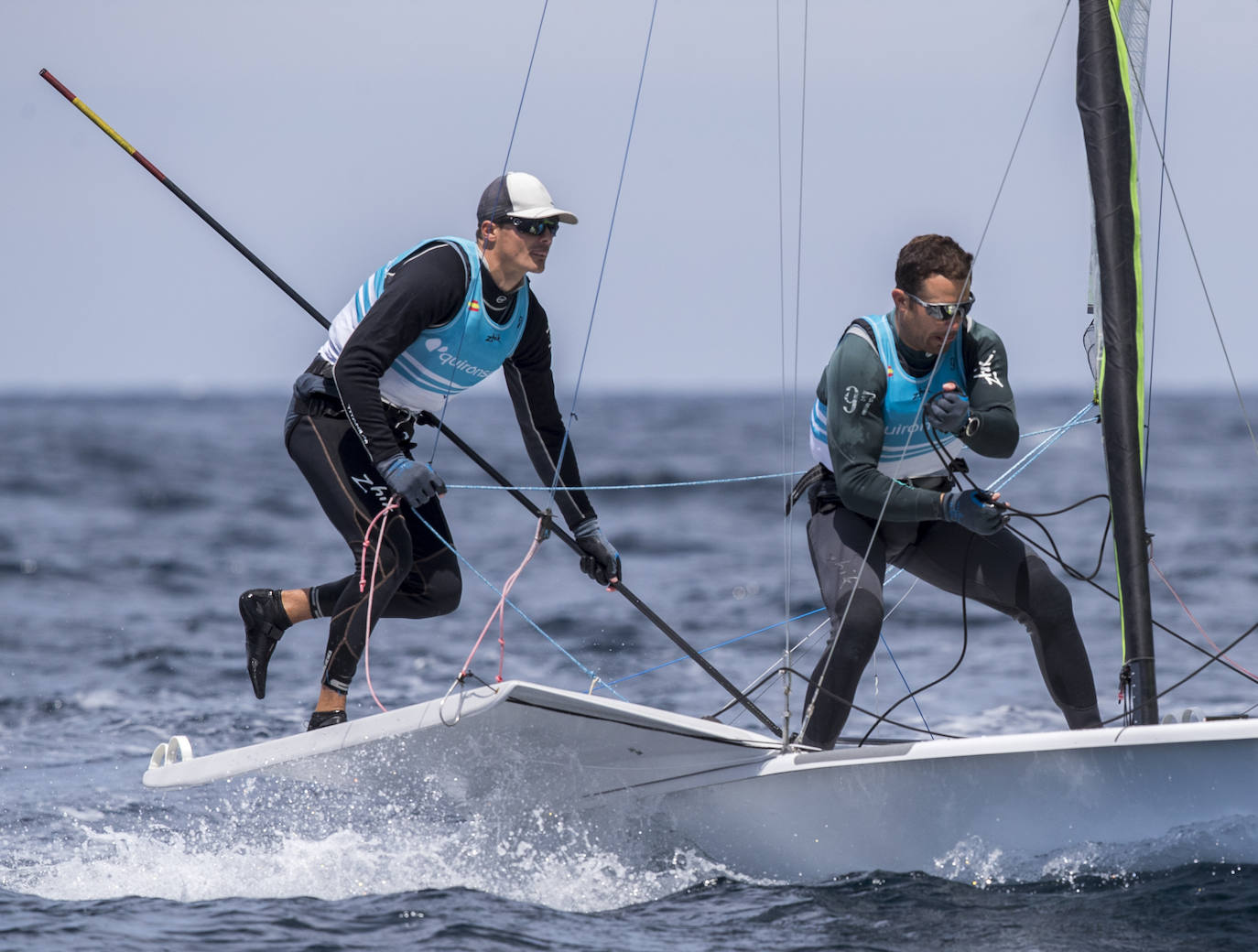 Primera jornada del test preolímpico de las clases 49er y Nacra 17 que se disputa en Santander.