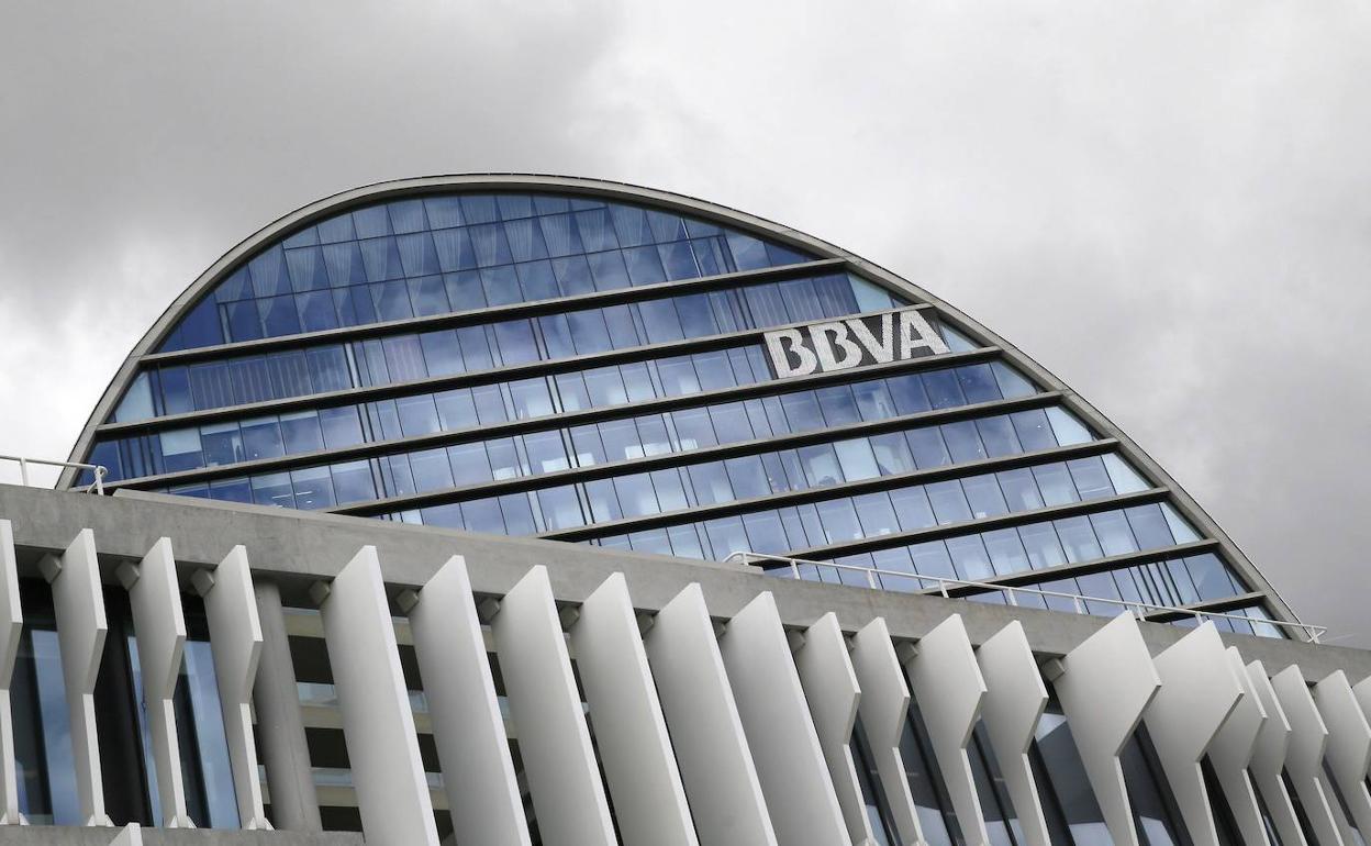 BBVA ofrece prejubilaciones desde los 56 años con el 60% del sueldo