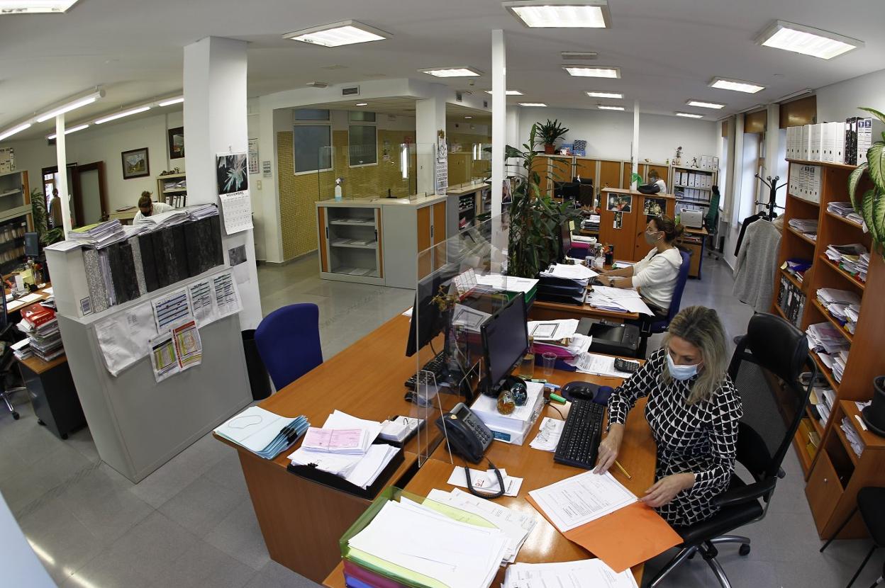 Oficinas del Ayuntamiento de Torrelavega en la Plaza Baldomero Iglesias. 