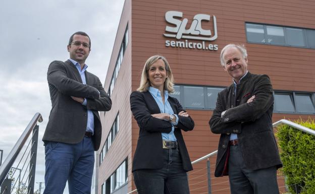 Vicente Alciturri Fernández, Natalia Alciturri y Vicente Alciturri Gandarillas (derecha), en la sede de Semicrol en el Pctcan. 