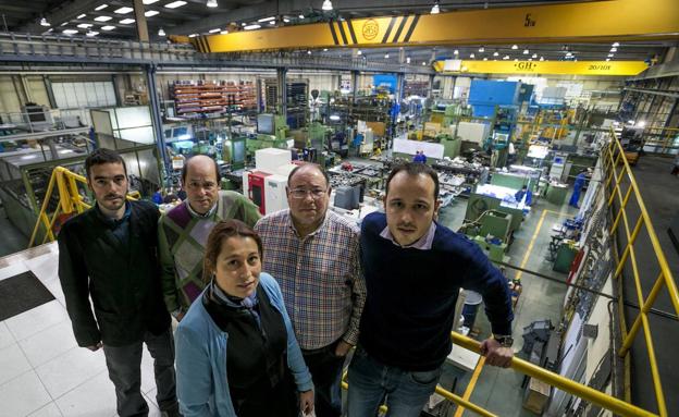 Óscar Herrero, José María Herrero, Cristina Herrero, Isaac Herrero y Álvaro Herrero (derecha) están inmersos en la sucesión. 