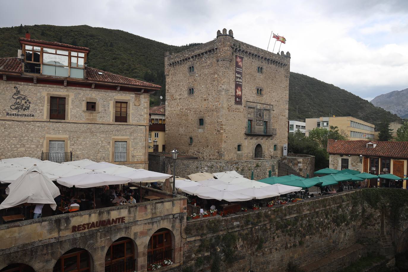 Fotos: Turistas en Potes