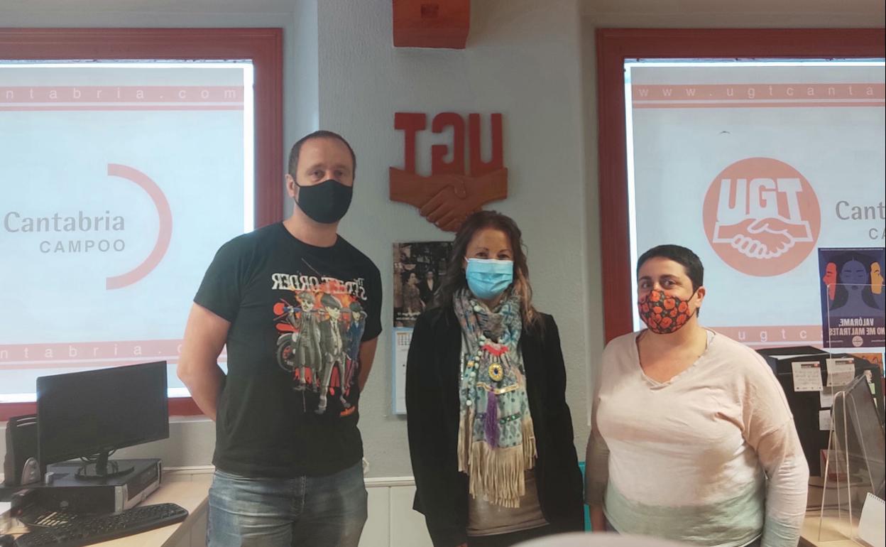 De izquierda a derecha, Álvaro Martínez, María Jesús Balbás y Rosmari Alonso.