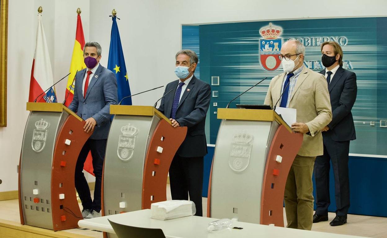 Zuloaga, Revilla y Rodríguez, esta mañana durante la rueda de prensa.