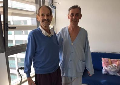 Imagen secundaria 1 - Arriba, Gutiérrez postrado en la cama del hospital. Abajo, junto a su padre y antes de ese fatídico 3 de marzo.
