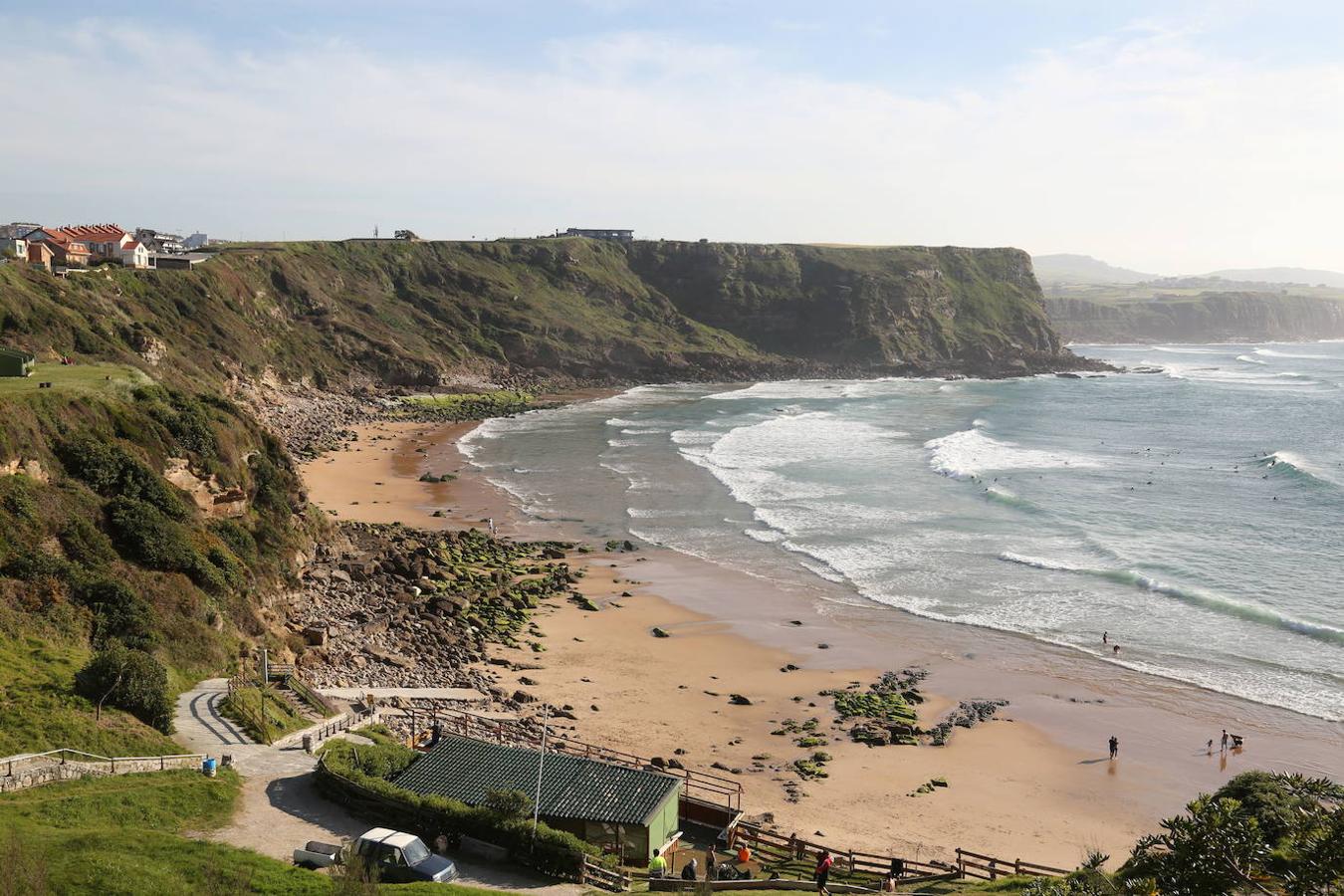 El arenal de Los Locos, en Suances, es otro de los certificados para el próximo verano.