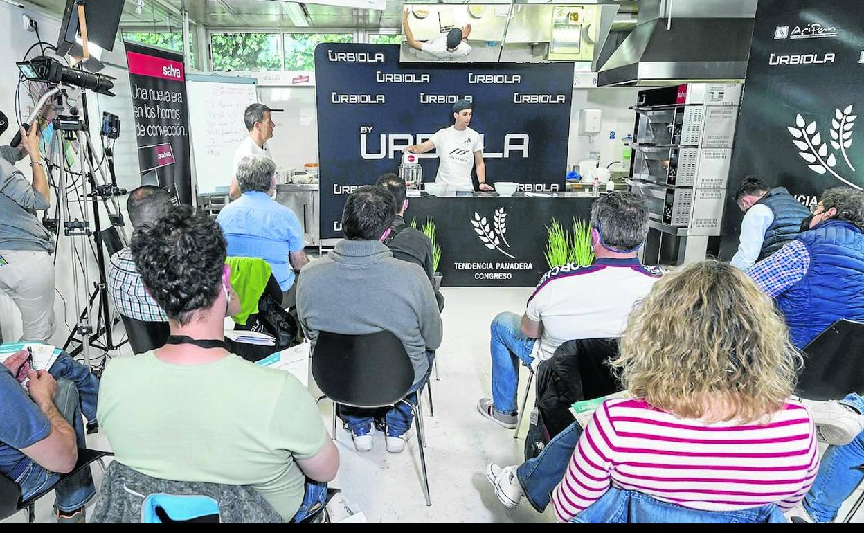 Xavier Barriga y Guillermo Moscoso, durante la masterclass celebrada en Las Carolinas. 