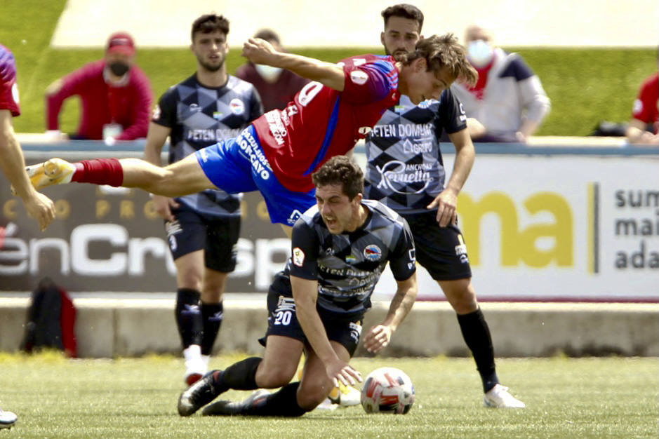 Fotos: El Laredo cae en Tarazona en minutos finales