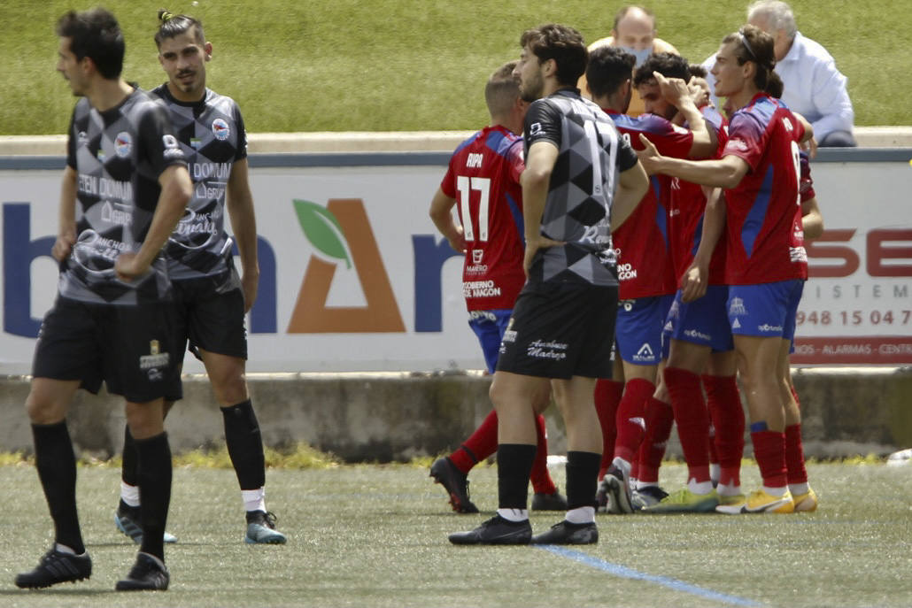 Fotos: El Laredo cae en Tarazona en minutos finales