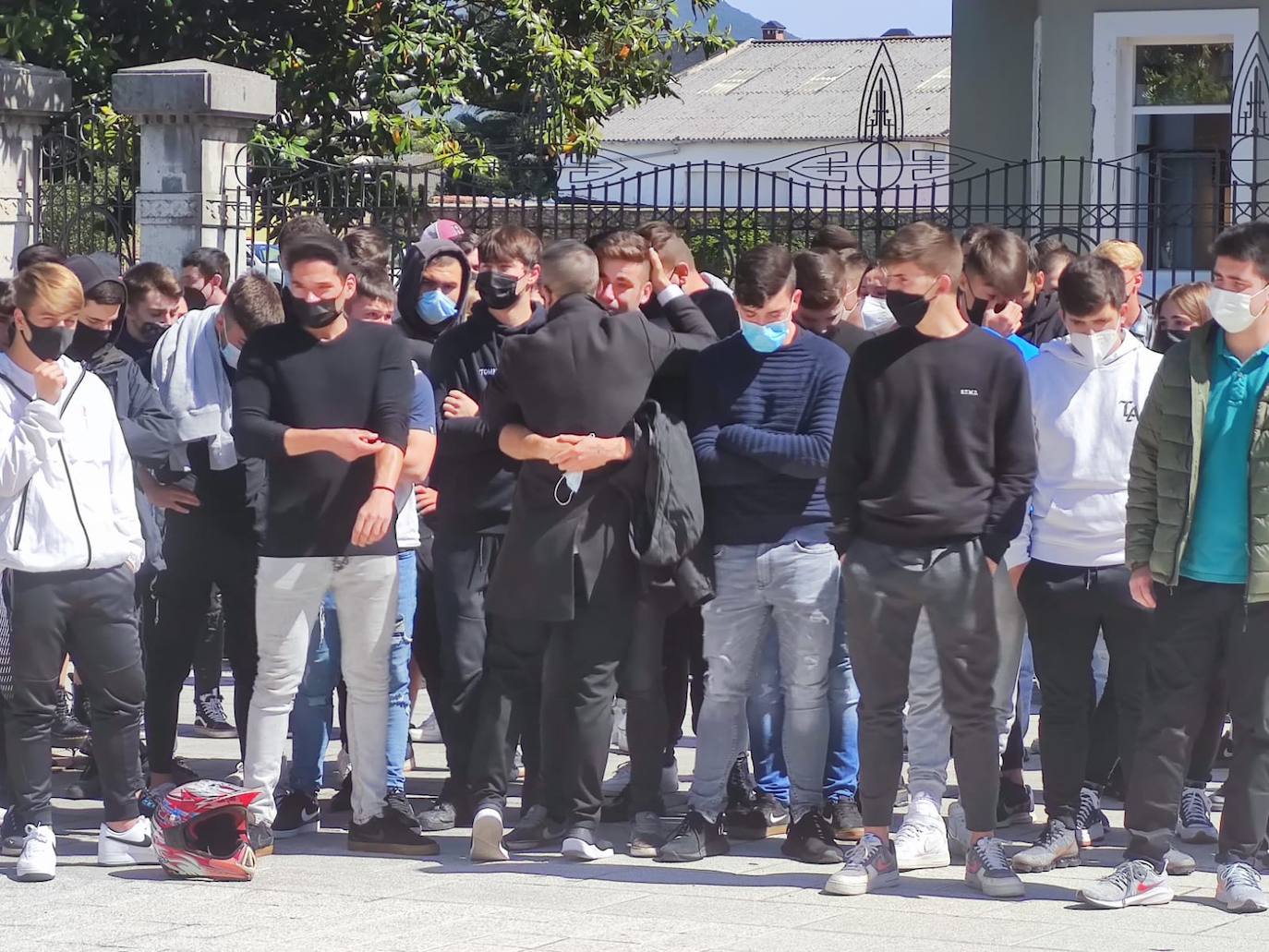 Fotos: Colindres guarda un minuto de silencio por Mario Fuentes