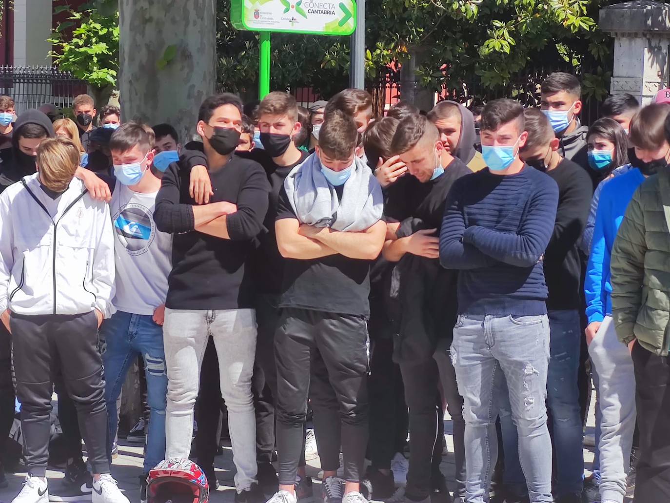 Fotos: Colindres guarda un minuto de silencio por Mario Fuentes