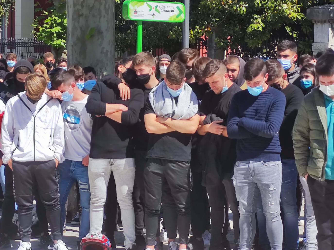 Fotos: Colindres guarda un minuto de silencio por Mario Fuentes