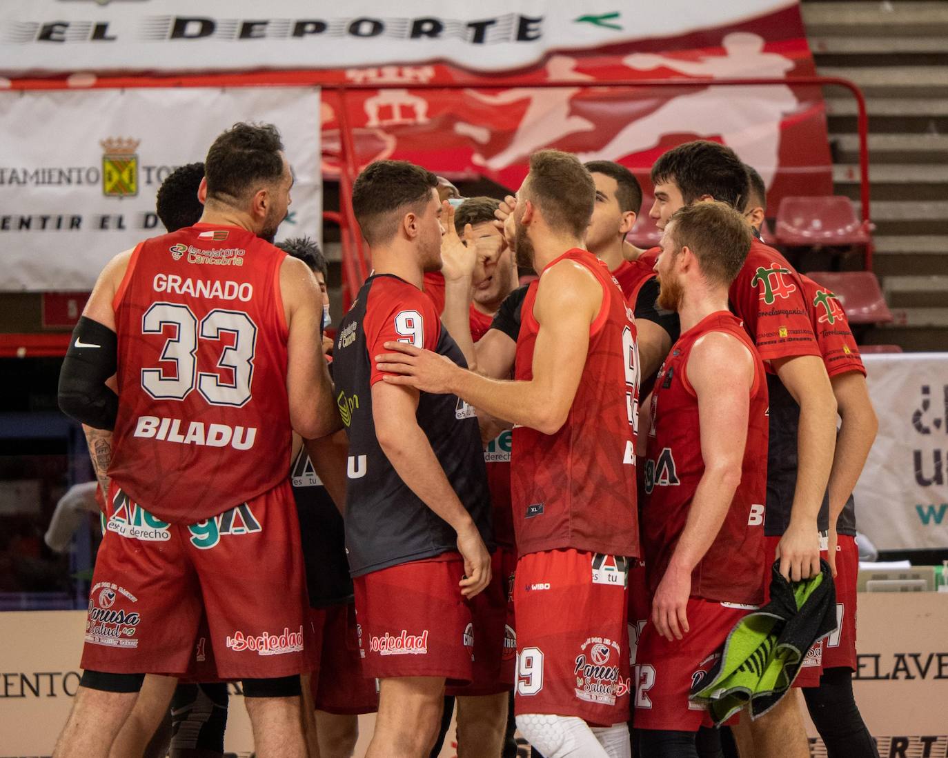 Imagen de archivo de los jugadores del Alega en el partido ante el Navarra.