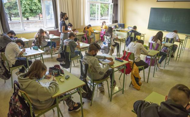 Cantabria respalda la propuesta de Educación para el próximo curso pero no ampliará las ratios de alumnos