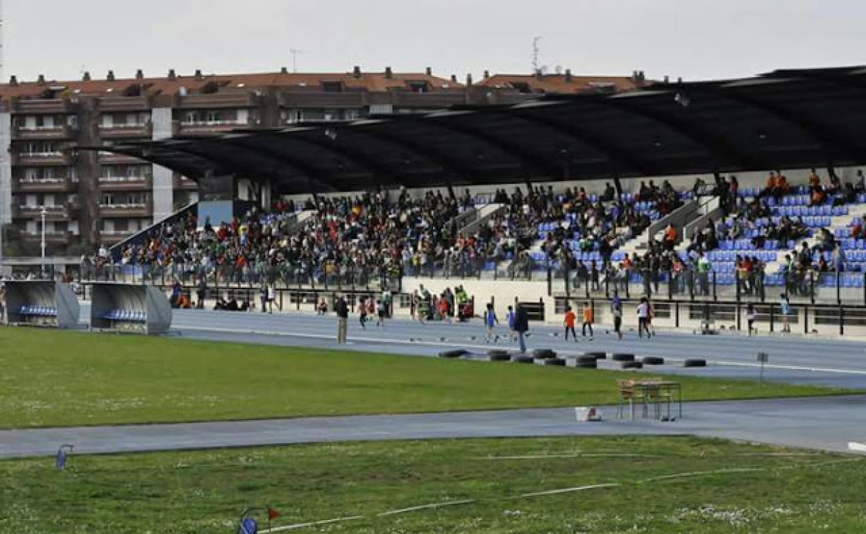 Público en el Estadio Riomar.