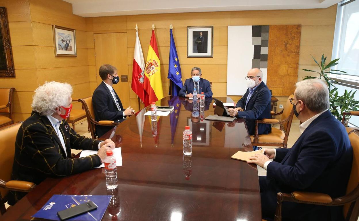 Reunión entre los responsables de la CEOE-Cepyme y el Gobierno de Cantabria.