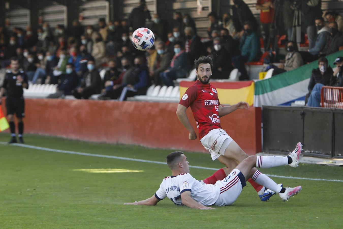 Los jugadores se felicitan por la buena temporada.