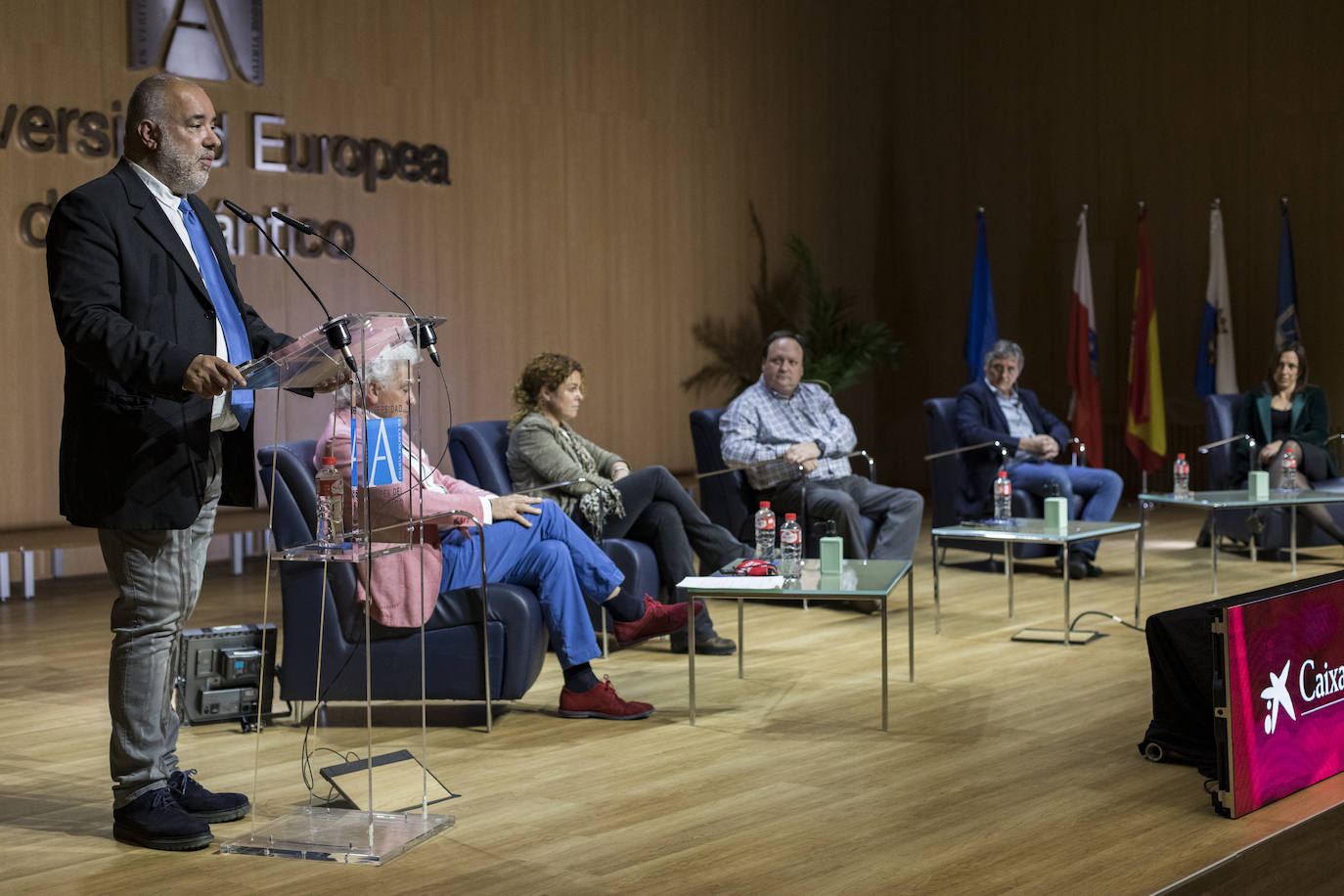 El salón de actos de la Universidad Europea del Atlántico acogió este foro organizado por El Diario Montañés y CaixaBank 