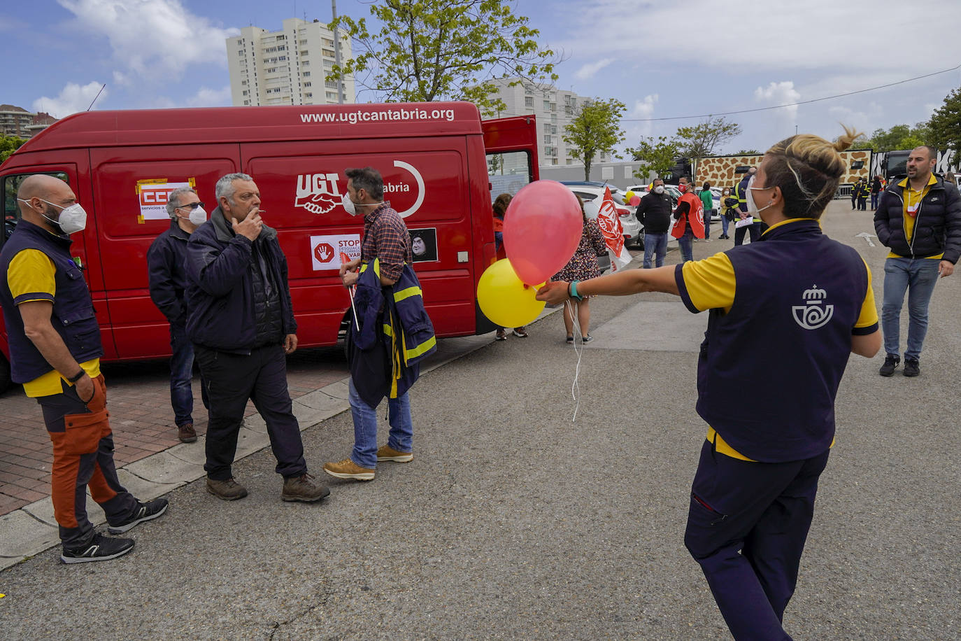 Fotos: Los trabajadores de Correos se movilizan en Santander