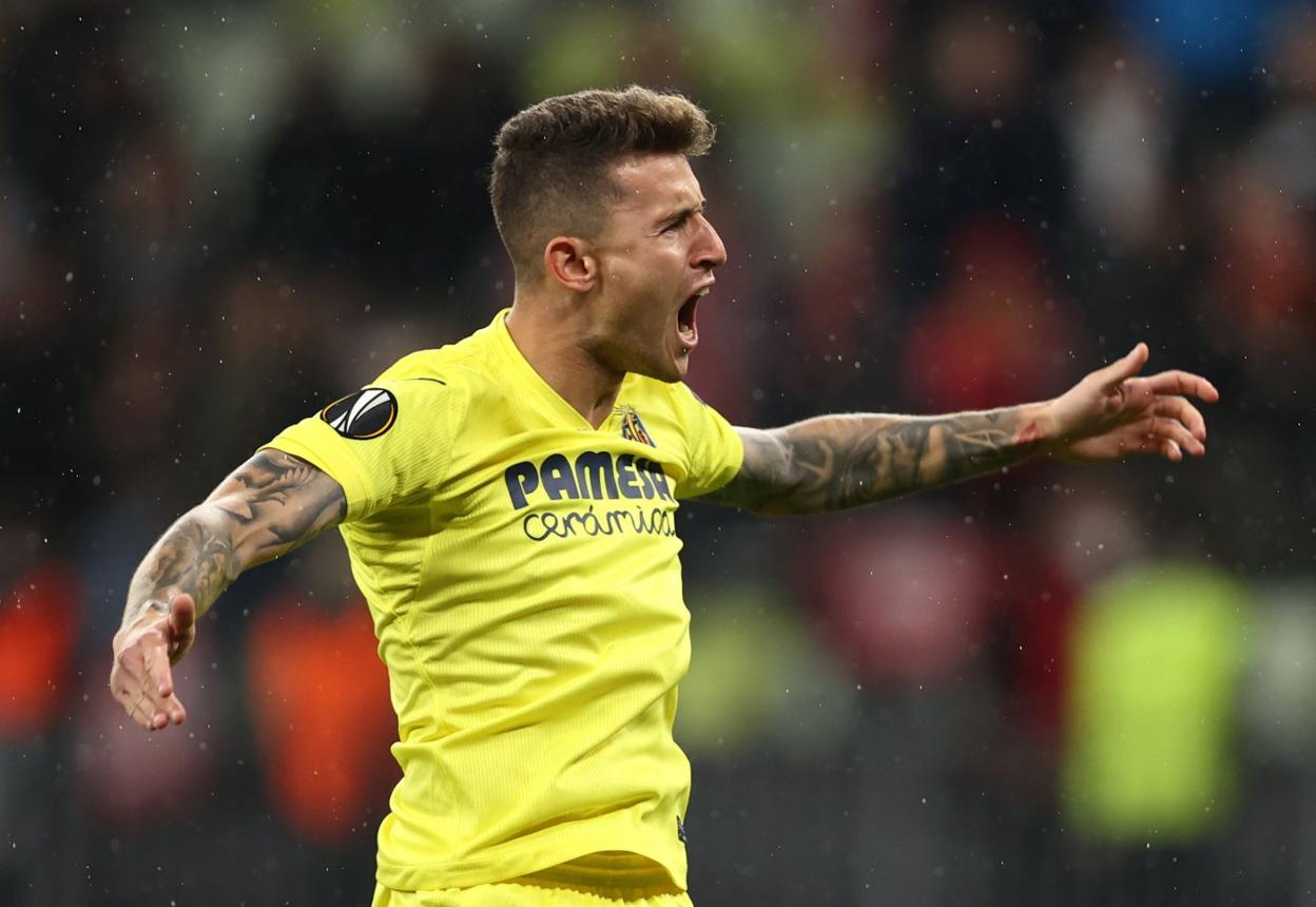 Raba celebra su gol de penalti en la tanda de la final ante el Manchester United. 