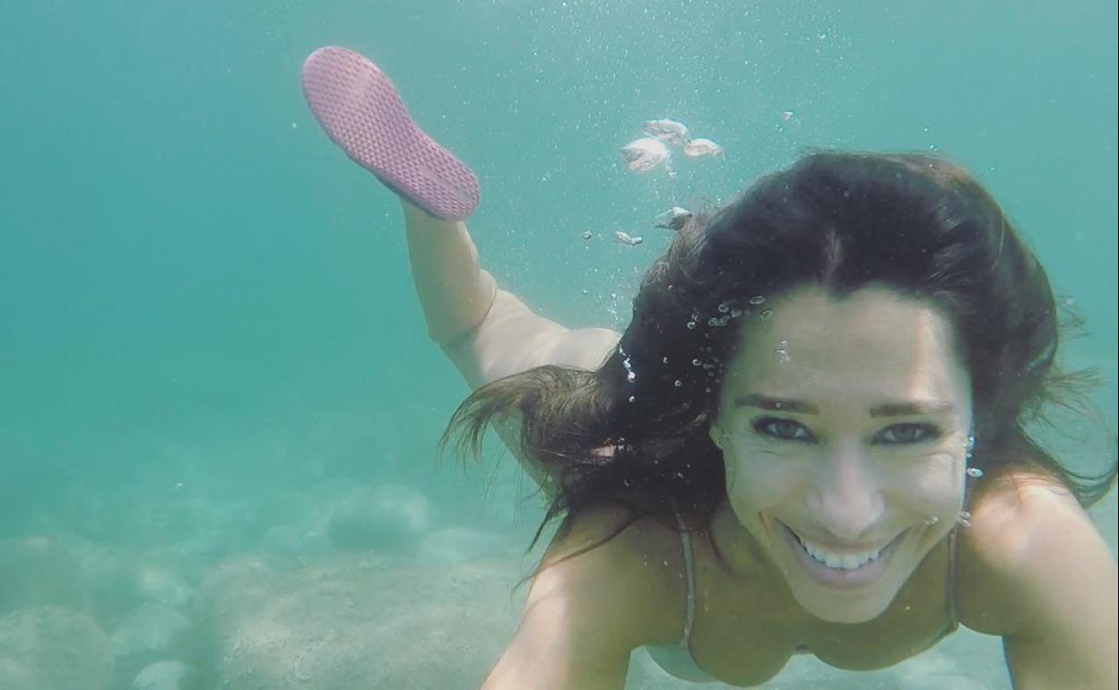 Arancha Bello, una reportera bajo el mar.