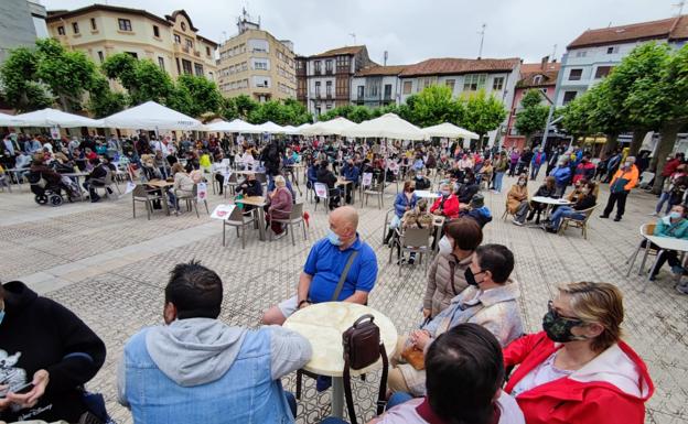 Hosteleros de Santoña: «Revilla entérate, el pueblo siempre está unido y no nos vas a hundir»