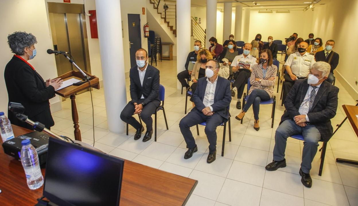 El décimo aniversario del servicio se celebró ayer en la sala Mauro Muriedas. l. palomeque