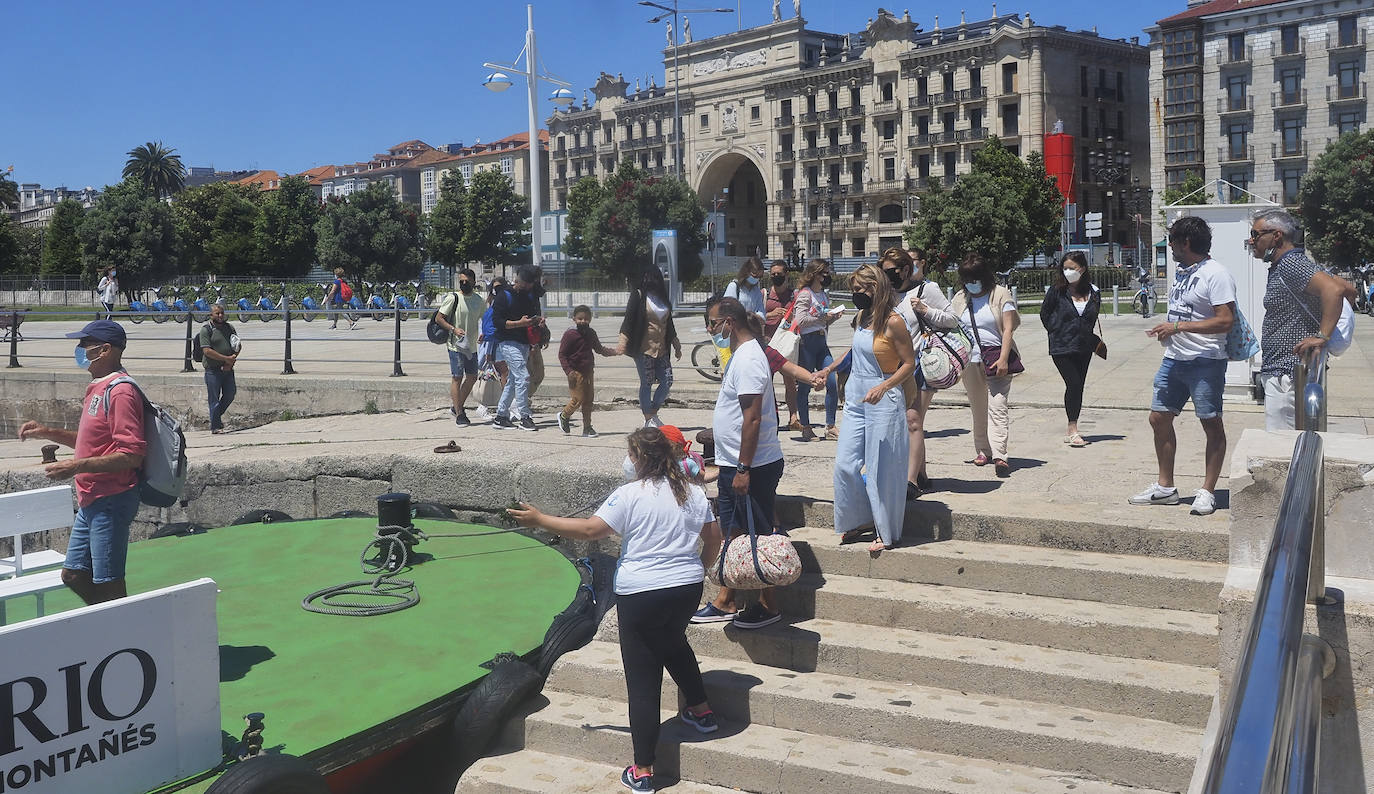 Los hosteleros celebran el comienzo de la temporada en un día en que los termómetros alcanzan los 19 grados en Santander