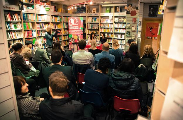 Presentación de su libro en Londres, cuando no había pandemia.