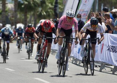 Imagen secundaria 1 - El Gomur se marca un doblete en el Trofeo Guerrita, con Agea y Trueba como protagonistas