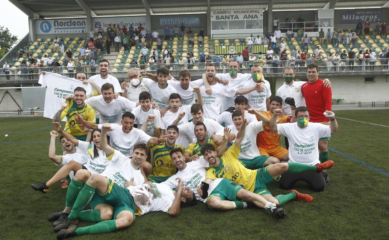 EL Tropezón, durante la celebración de su triunfo. 