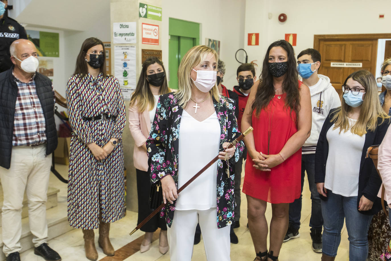 La nueva alcaldesa en el Ayuntamiento entre aplausos.