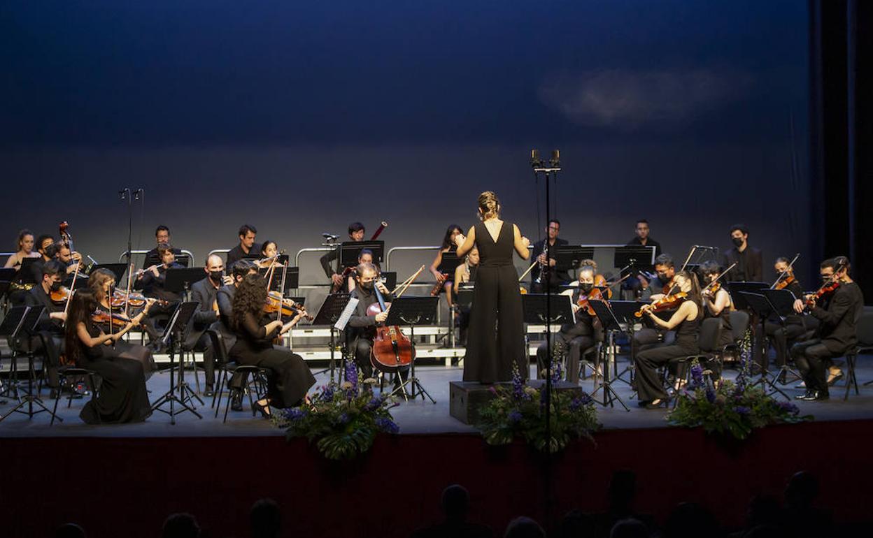 Último concierto de la Oscan en el Teatro Concha Espina de Torrelavega.