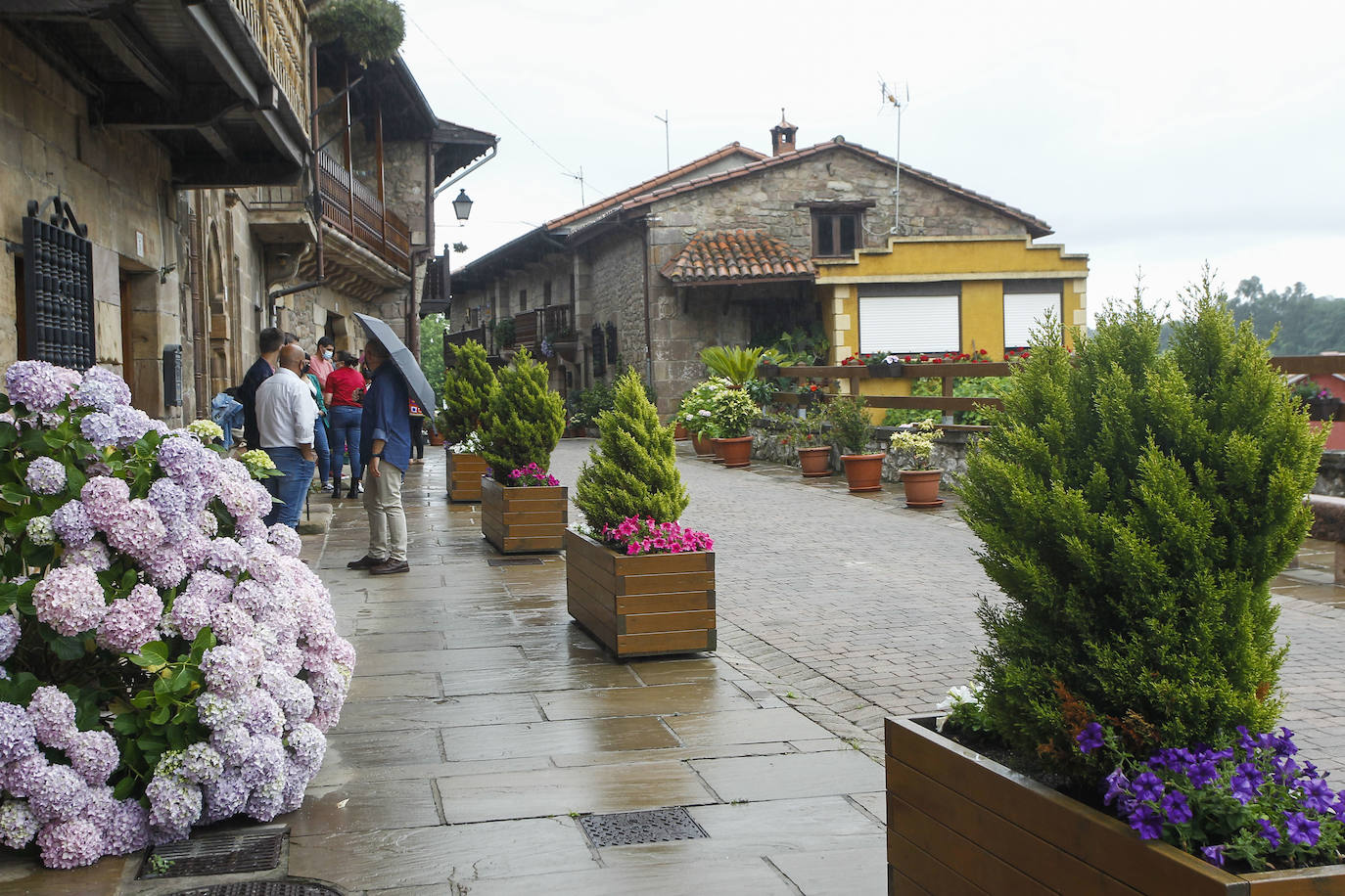 El Jurado de Pueblo de Cantabria ha elegido este año a esta localidad de Cartes por ser la que «mejor» se ha adaptado a los objetivos del proyecto, por la «calidad» de su propuesta y el por «interés» del Ayuntamiento y sus vecinos, que han salido a la calle a celebrar el reconocimiento