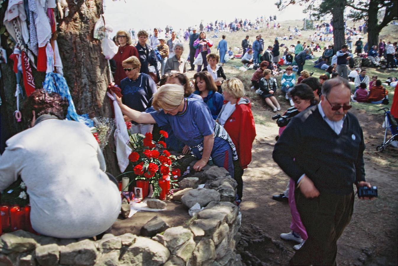 10.000 personas se dieron cita en Garabandal el 13 de abril de 1995 a la espera de un milagro, primero anunciado y luego desmentido, que finalmente no se produjo.