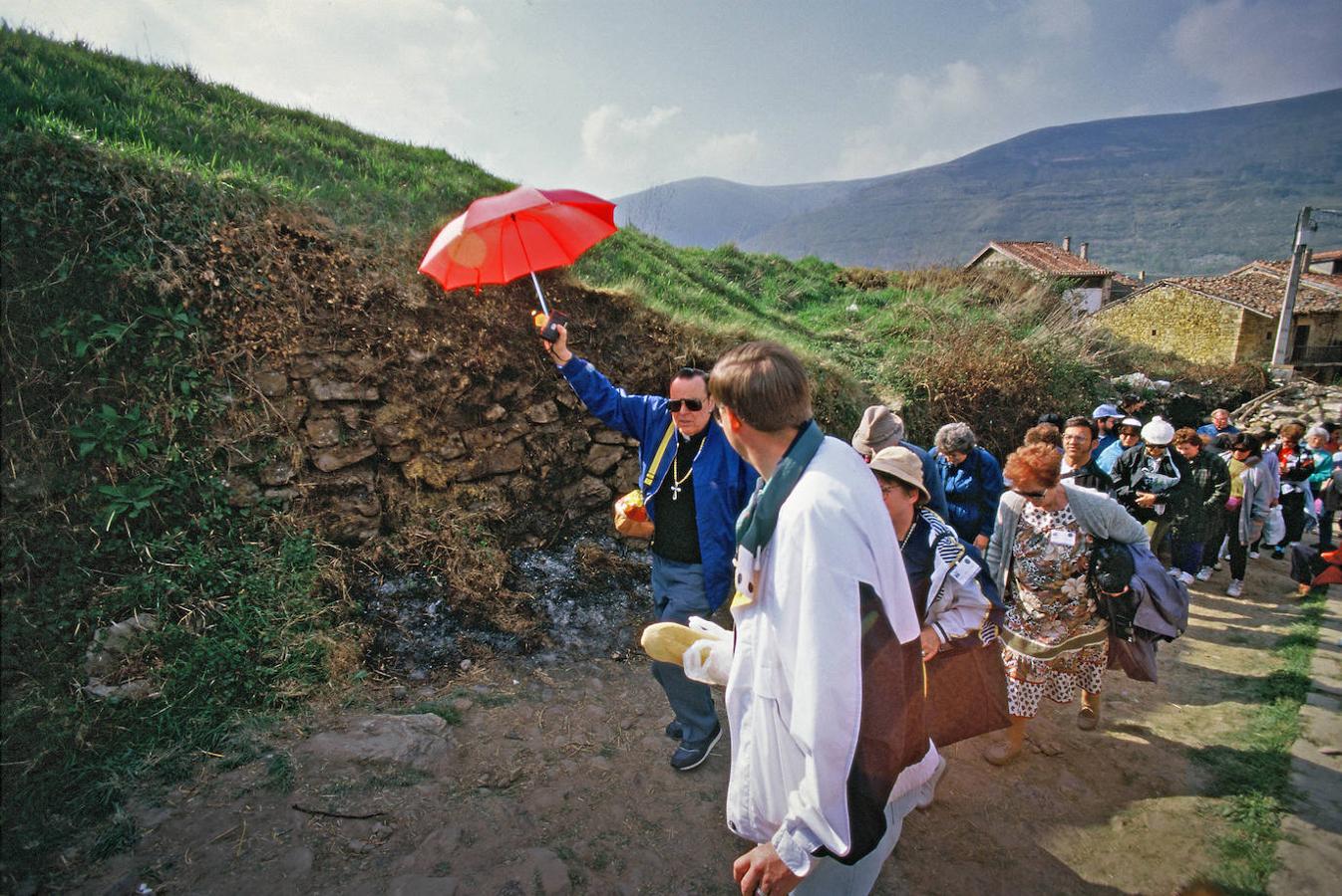 10.000 personas se dieron cita en Garabandal el 13 de abril de 1995 a la espera de un milagro, primero anunciado y luego desmentido, que finalmente no se produjo.